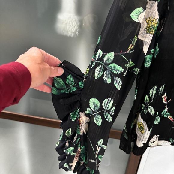 H&M Black Floral Blouse - Size 6 - Picture 5 of 8